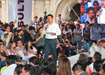 Foto: Adrián Gaytán // El presidente municipal de Oaxaca de Juárez presentó su informe desde la Plaza de la Danza.