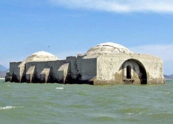 El templo fue construido en el siglo XVI por los frailes dominicos y fue hundido en 1962, sin embargo, muchos enigmas lo rodean.