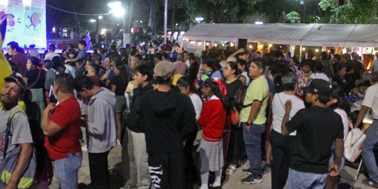 Foto: IGAVEC // Familias degustaron de comida y cultura en el parque central de Huajuapan.