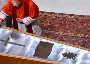 Cierran el féretro del Papa; ¿a qué hora inicia su funeral?