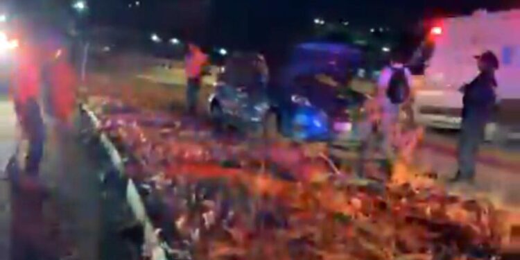 Hasta el momento, no se reportaron víctimas mortales por el accidente.