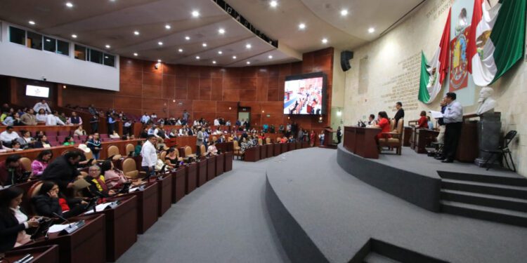 Foto: archivo // Destacan la importancia de ordenar la carta magna de la entidad oaxaqueña con la participación de todos los sectores de la sociedad.