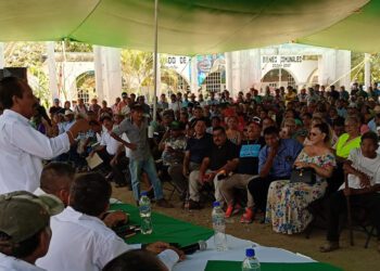 Personal de SICT presentó el proyecto ante los comuneros para solicitar su aval para llevarlo a cabo.