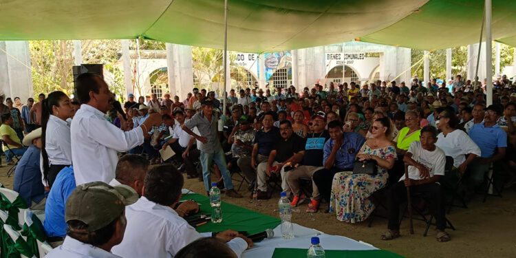 Personal de SICT presentó el proyecto ante los comuneros para solicitar su aval para llevarlo a cabo.
