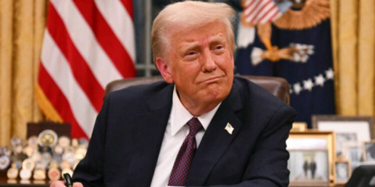 ¡Ay Nanita! hoy Trump con sus aranceles; dólar araña los 21 pesos