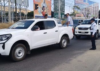 AEI asegura a cinco presuntos delincuentes que huían de la policía