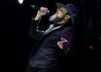 Reyli Barba conquista el corazón de Xoxocotlán en el penúltimo Martes de Brujas