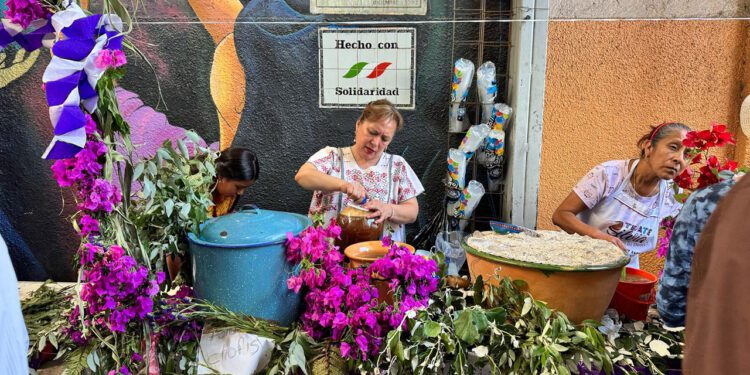 ¿Por qué se obsequian aguas frescas en el Viernes de Dolores en la ciudad de Oaxaca?