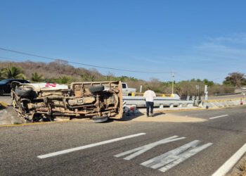 La unidad de motor terminó destruida sobre la Carretera Costera.