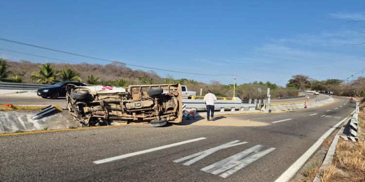 La unidad de motor terminó destruida sobre la Carretera Costera.