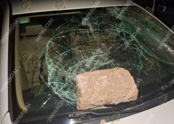 Vandalizan vehículo de vacacionista que acudió a Cuicatlán a divertirse con su familia y amigos