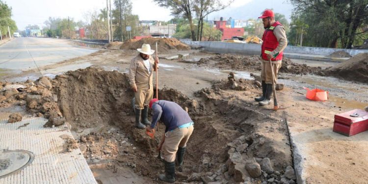 Repara Soapa red hidráulica afectada por hundimiento de tierra en riberas del río Atoyac