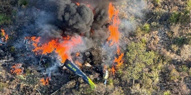 Cae helicóptero en Coahuila; brigadistas combatían incendio