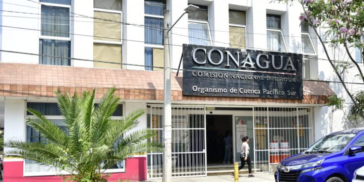 Demandan a Conagua liberar lagos del campo de golf de Huatulco