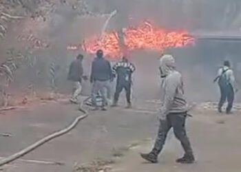 Habitantes de la localidad de Santa Catalina de Sena, perteneciente a Tlalixtac de Cabrera, evacuaron sus hogares.