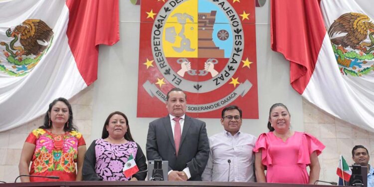Foto: Congreso de Oaxaca // Integrantes de la Comisión Permanente: Mauro Cruz Sánchez, María Eulalia Velasco Ramírez, Melina Hernández Sosa e Irma Pineda Santiago.