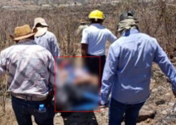 La elemento de la Guardia Nacional apoyaba a sofocar el incendio.