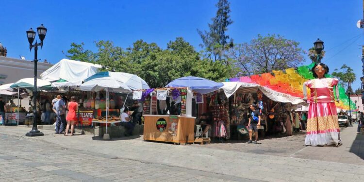 Foto: Adrián Gaytán // La expoferia sigue en el jardín Antonia Labastida.
