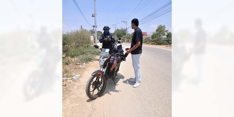 La motocicleta presentaba reporte de robo activo.