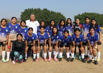 Fotos: Leobardo García Reyes // La Prepa 3 de Huajuapan de León es bicampeona del futbol femenil de la UABJO.