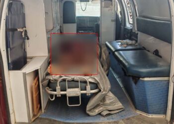 La víctima presentaba una lesión por arma de fuego a la altura de la espalda.