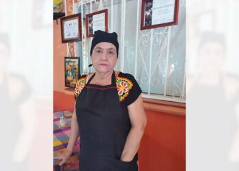 La cocinera tradicional Raquel Silva Méndez invita a visitar Cuicatlán.