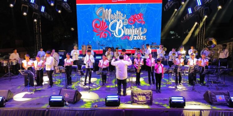 La música de la Banda Filarmónica Infantil “Alma Oaxaqueña” hizo vibrar los corazones de quienes acudieron a esta fiesta.