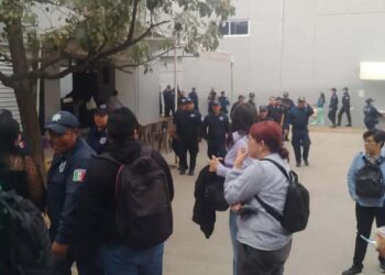 Foto: redes sociales // La protesta policial en el cuartel de San Bartolo Coyotepec.