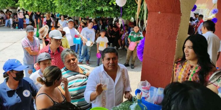 Las personas antes acudían con ollas de barro o algún otro recipiente para recibir su tepache.