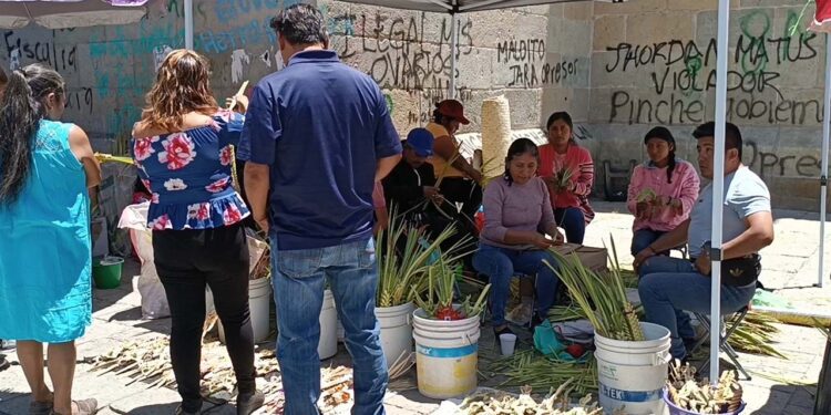 Fotos: Lisbeth Mejía // Las ventas este año fueron muy discretas para las artesanas llegadas desde la región Mixteca.