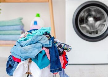 ¿Estás lavando tu ropa demasiado? Esto dice la ciencia