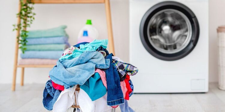 ¿Estás lavando tu ropa demasiado? Esto dice la ciencia
