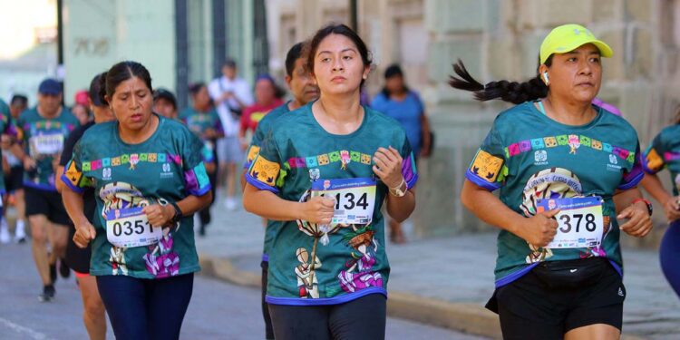 Foto: Leobardo García // Los oaxaqueños han dejado a un lado los tenis y aparatos para ejercitarse.