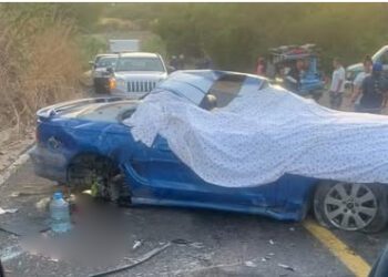¡Mortal volcadura en la Huajuapan–Juxtlahuaca! Muere en un Mustang a gran velocidad