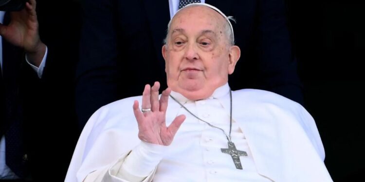 Papa Francisco vive una Semana Santa convaleciente