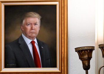 El republicano de 78 años pidió que se retirara la pintura al óleo.