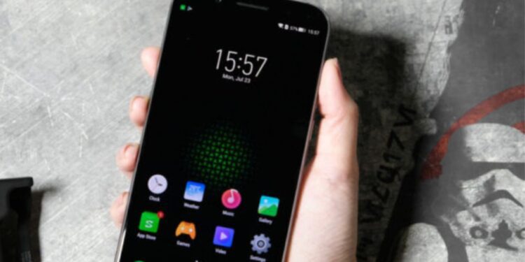 ¿Por qué cambió la hora en mi celular el 6 de abril?