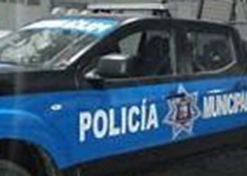Sorprenden a sujeto intentando robar estéreo.