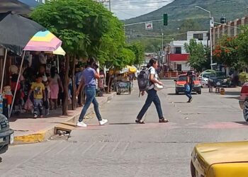 Sufrió un accidente con un taxi al momento que circulaban por la calle Colón.
