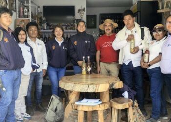Foto: TECNM – Teposcolula // Buscan conservar las tradiciones, los procesos naturales de elaboración, esencia y sabores de varios envasados como mezcal, aguardiente, curados y miel.
