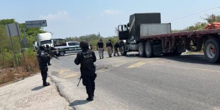 ¡Sangriento atraco en la Juchitán-La Ventosa! Trailero recibe cuatro balazos y le roban dinero