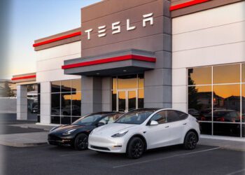 Tesla sufre caída del 5.7% en Wall Street