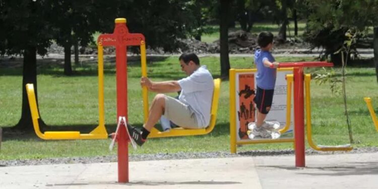 Actualmente llevan a cabo el mantenimiento de las canchas deportivas del Centro Recreativo de Juxtlahuaca.