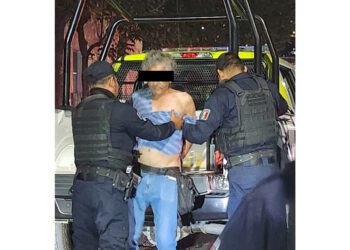 VIDEO | “¡Viejo puerco!”: Pasajeros dan escarmiento y retienen a presunto abusador de mujer en urbano
