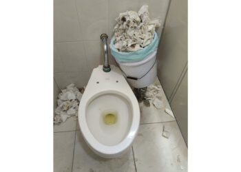 ¡Indignante deterioro en el IMSS de Oaxaca! Baños insalubres y falta de insumos agravan crisis hospitalaria