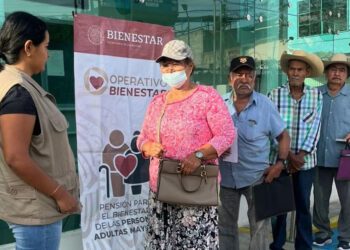 ¿Cuándo y dónde entregan tarjetas Bienestar a adultos mayores registrados en febrero?