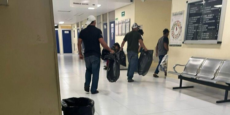 La coordinadora de IMSS-Bienestar en Oaxaca, quien ha evadido a los trabajadores y a la prensa, aseguró que los servicios de seguridad y limpieza “se restablecen gradualmente”.
