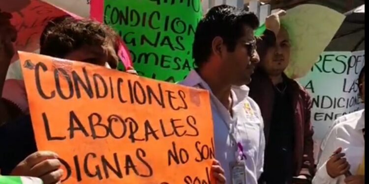Áreas como farmacia, enfermería y admisión hospitalaria trabajan al límite, sin el respaldo institucional mínimo para sostener una atención médica digna.