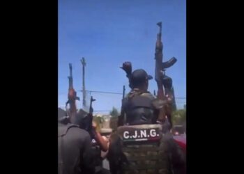 VIDEO | ¿Por qué pobladores de Huajúmbaro “celebraron” con presuntos sicarios del CJNG en Sábado de Gloria?