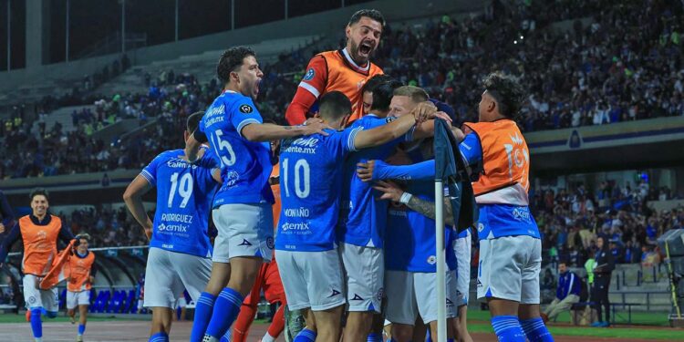 Cruz Azul le ganó al América 2-1.
